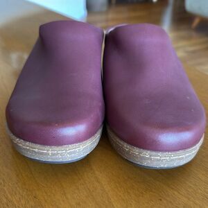 NEW Softwalk “Arvada” clogs